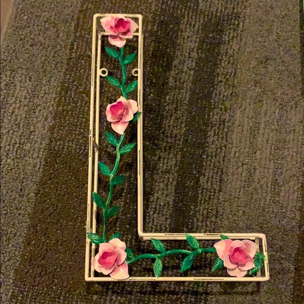 Decorative L